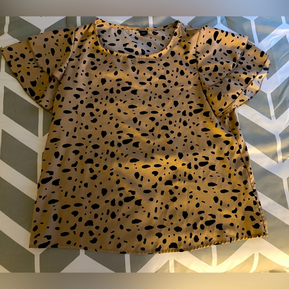 Medium cheetah print short ruffle sleeve shirt.